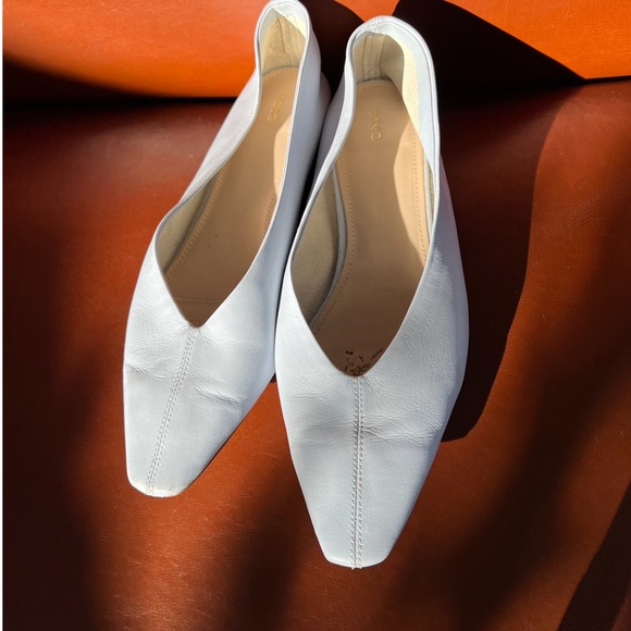 Shoe - Picture 2 of 8